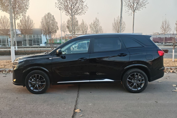 蓝电E5 2023款 1.5L DE-i 100KM畅享型 5座车身外观4