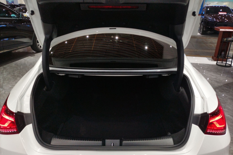 奔驰CLA 2021款 CLA 200机舱底盘23