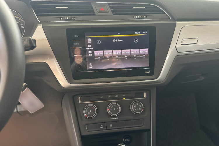 大众 2021款 途安L 280TSI DSG风尚版 7座中控内饰7008