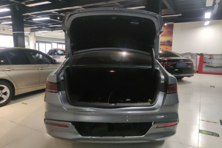 比亚迪 秦PLUS 2024款 荣耀版 DM-i 55KM领先型机舱底盘23