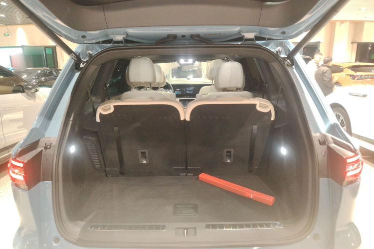 理想汽车 理想ONE 2021款 增程6座版机舱底盘23