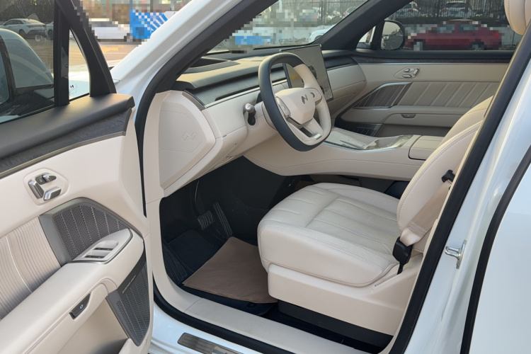 乐道L90 2025款 Max 六座版中控内饰7001