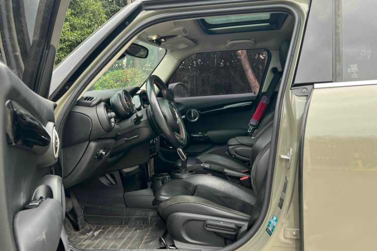 MINI 2019款 2.0T COOPER S 经典派 五门版中控内饰7002