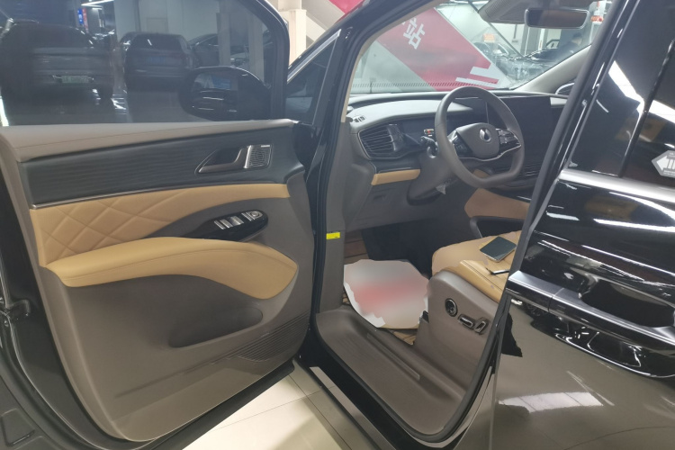 腾势D9 2022款 DM-i 970 四驱旗舰型中控内饰20