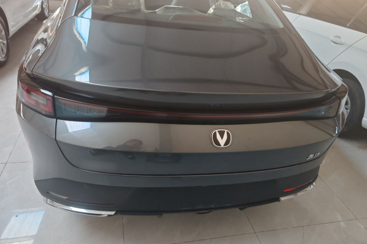 长安 逸动 2025款 蓝鲸 1.5T 500Bar尊贵型车身外观6