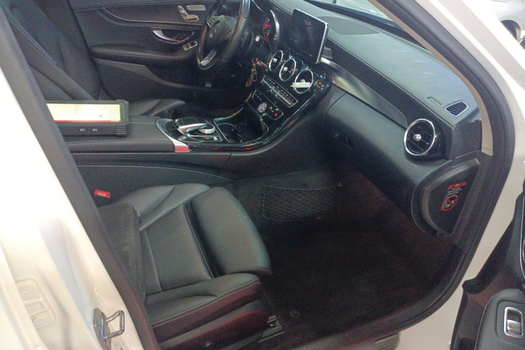 奔驰C级 2018款 C 200 L 运动版局部细节41