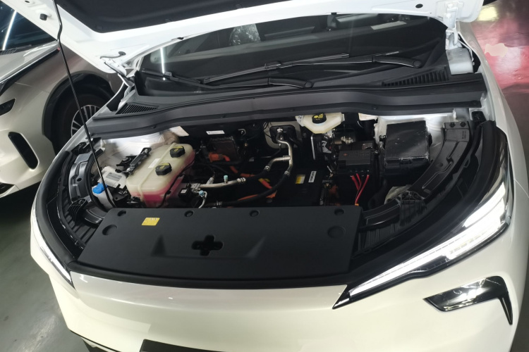 奔腾 悦意03 2025款 565km 乐享版机舱底盘24