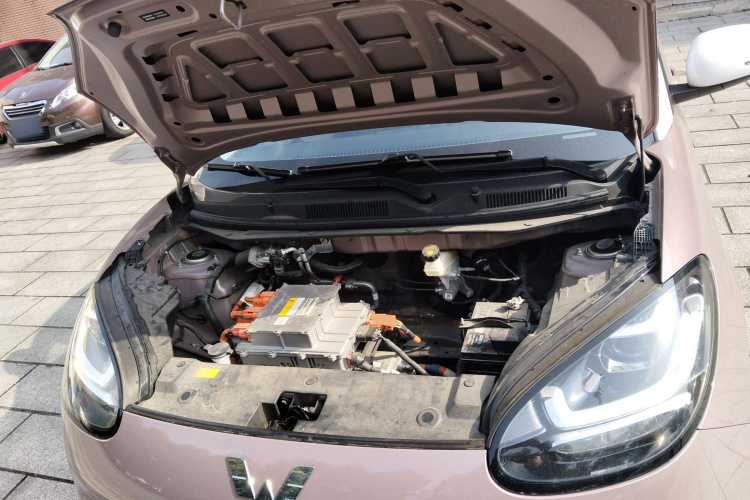 五菱汽车 五菱缤果 2023款 203km 轻享款机舱底盘24