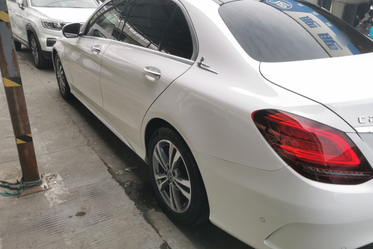 奔驰C级 2021款 C 200 L 时尚型运动版车身外观4