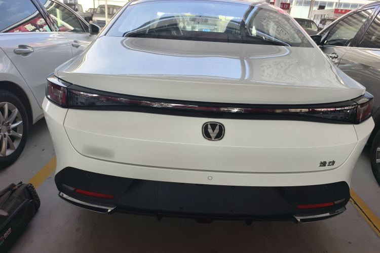 长安 逸动 2025款 蓝鲸 1.5T 500Bar尊贵型车身外观6