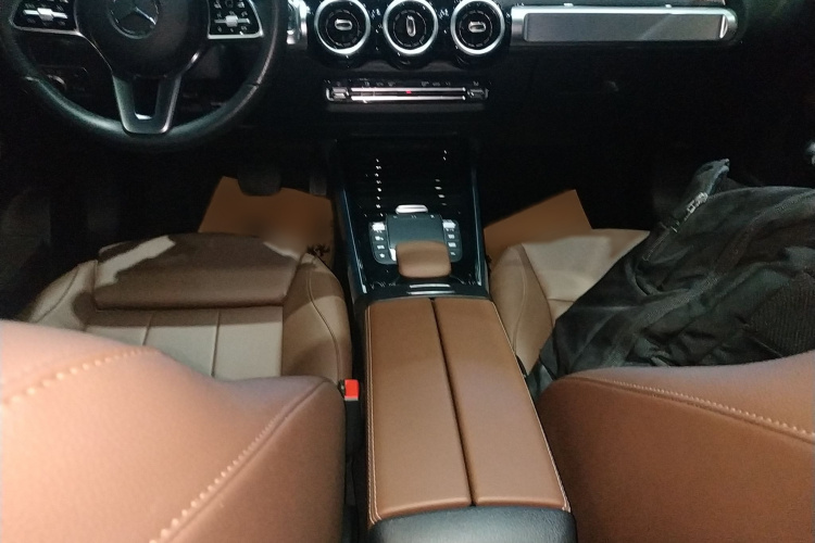 奔驰GLB 2022款 改款二 GLB 200 时尚型局部细节18