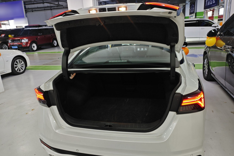 日产 天籁 2022款 2.0L XL-TLS 悦享版机舱底盘23