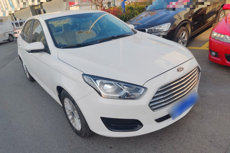 福特 福睿斯 2017款 改款 1.5L 手动舒适型车身外观3