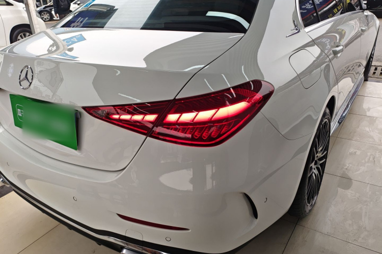奔驰C级 2022款 改款 C 260 L 运动版车身外观9