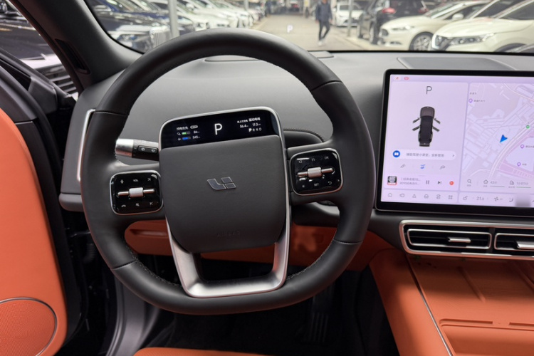 理想汽车 理想L8 2023款 Pro中控内饰7013