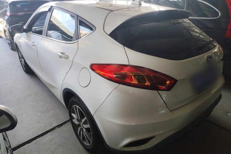 长安 逸动 2016款 XT 1.6L 自动俊酷型车身外观4