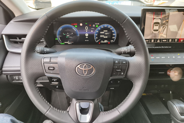 丰田 凯美瑞 2024款  双擎 2.0HG 尊贵版中控内饰13