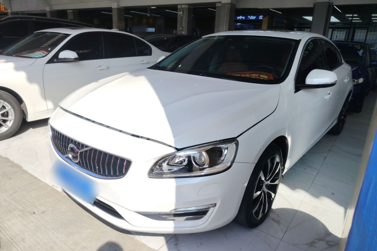 沃尔沃S60 2018款 S60L T3 智进进取版车身外观1