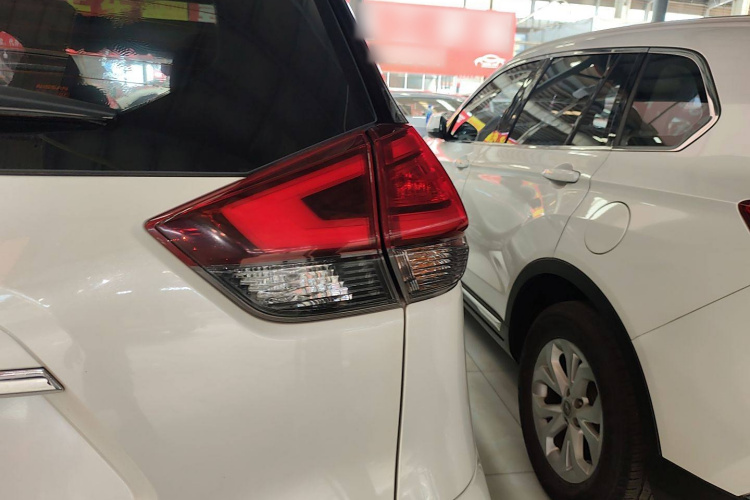 日产 奇骏 2017款 2.0L CVT舒适版 2WD车身外观9