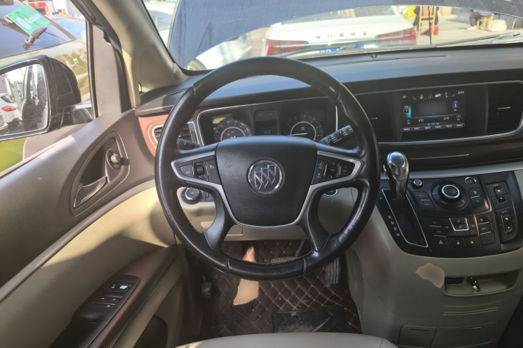 别克GL8 2017款 25S 舒适型 国V中控内饰13