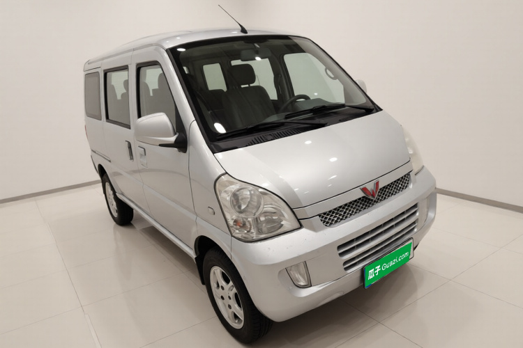 五菱汽车 五菱荣光 2011款 1.2L标准型车身外观3