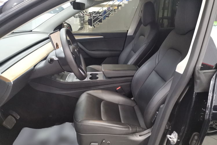 特斯拉 Model Y 2021款 长续航全轮驱动版中控内饰19