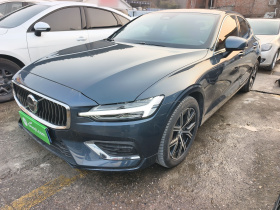 沃尔沃S60 2023款 B4 智逸豪华版