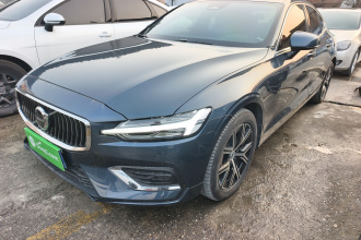 沃尔沃S60 2023款 B4 智逸豪华版