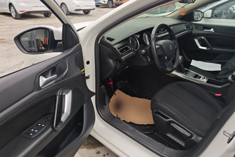 标致408 2014款 1.8L 自动豪华版中控内饰20