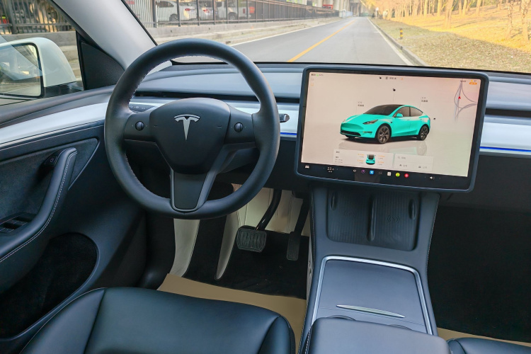 特斯拉 Model Y 2024款 后轮驱动版中控内饰7004