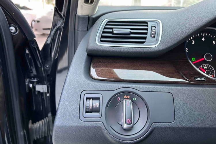 大众 迈腾 2013款 3.0FSI 旗舰型中控内饰7001