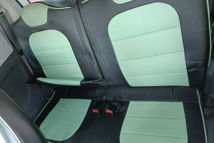 五菱汽车 宏光MINIEV 2021款 马卡龙时尚款 磷酸铁锂中控内饰7004