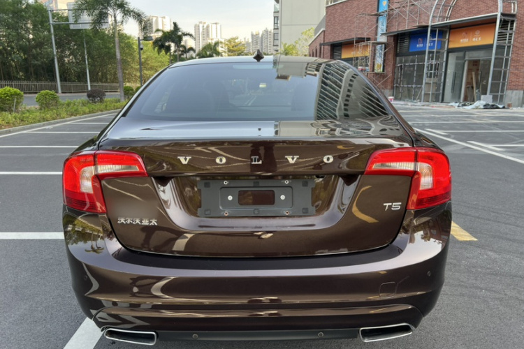 沃尔沃S60 2018款 S60L T3 智进版车身外观6005