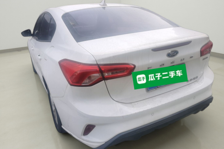 福特 福克斯 2020款 三厢 EcoBoost 180 自动锋潮型车身外观5