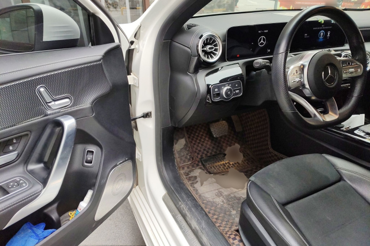 奔驰A级 2020款 A 200 L 运动轿车中控内饰20