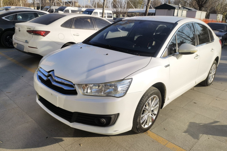 雪铁龙 世嘉 2016款 经典 三厢 1.6L 手动品尚型车身外观1