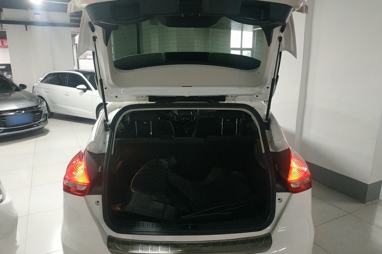 福特 福克斯 2018款 两厢经典 1.6L 自动舒适型智行版机舱底盘23