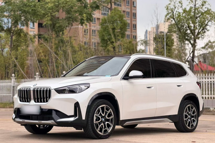 宝马X1 2023款 sDrive25Li X设计套装车身外观1