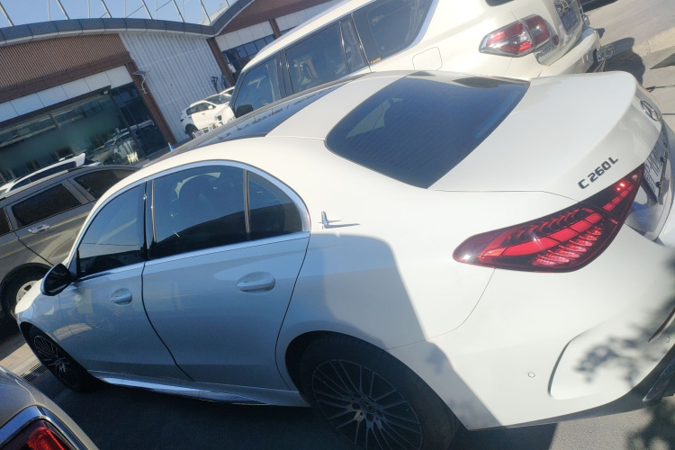奔驰C级 2024款 改款 C 260 L 运动版车身外观4