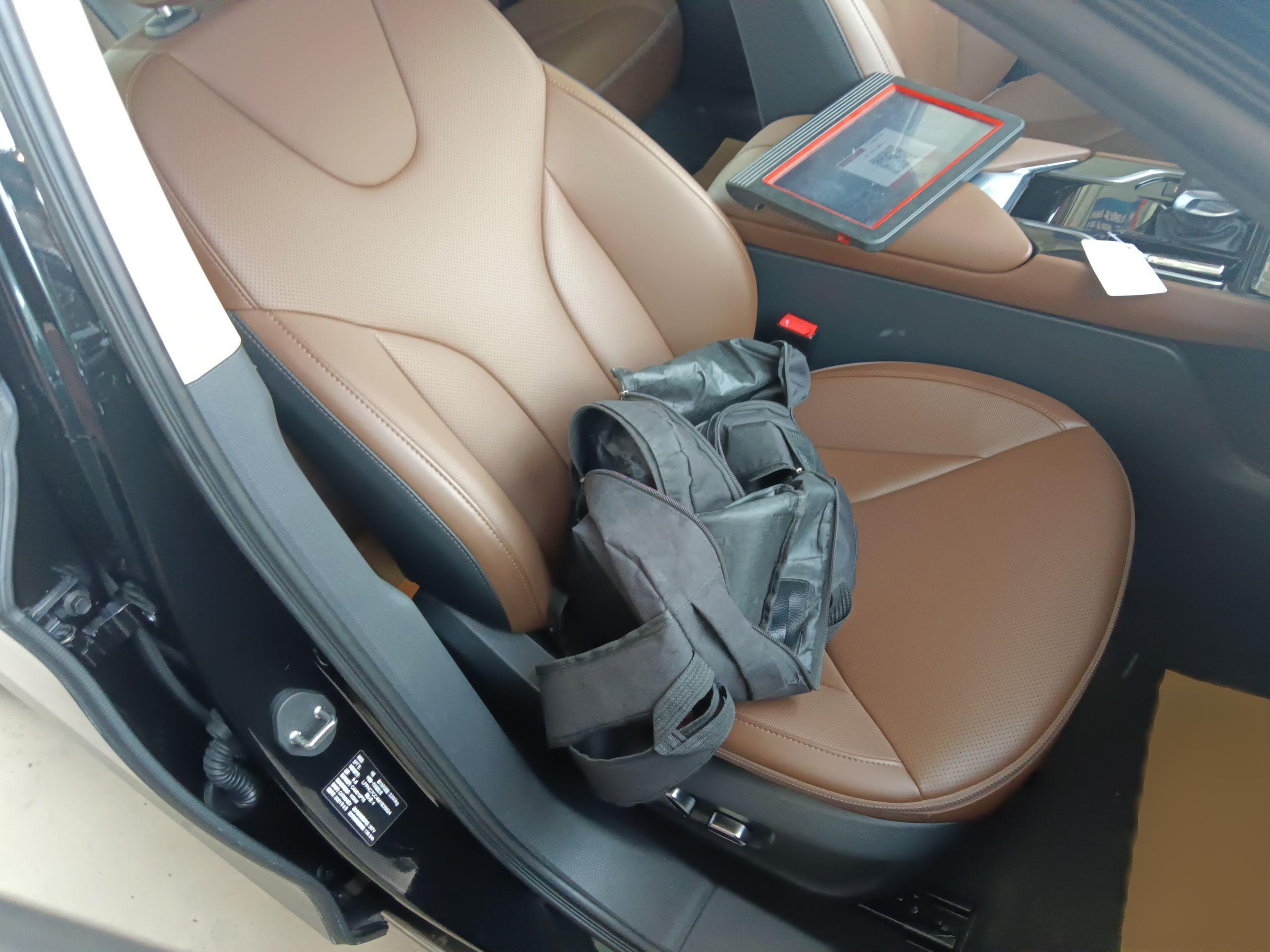 红旗E-QM5 2021款 充电 T3版 4座