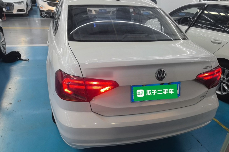 大众 捷达 2017款 1.5L 手动时尚型车身外观6