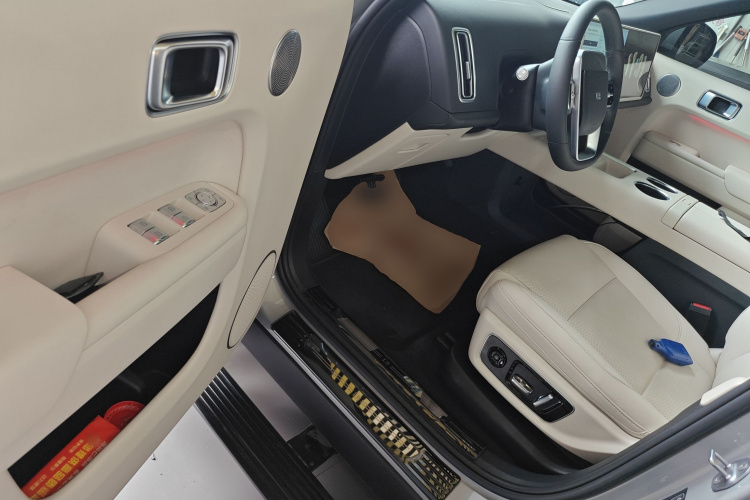 理想汽车 理想L9 2024款 Ultra中控内饰20