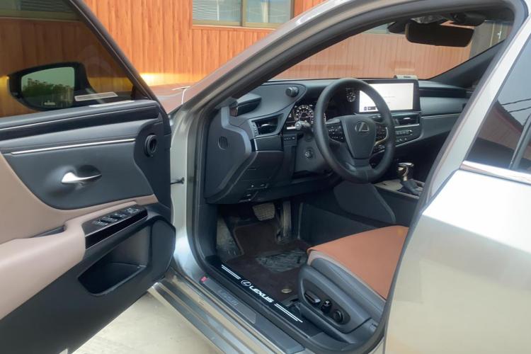 雷克萨斯ES 2023款 200 卓越版中控内饰7002