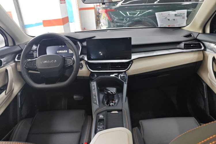 领克06 EM-P 2023款 1.5T Remix PHEV Pro中控内饰12