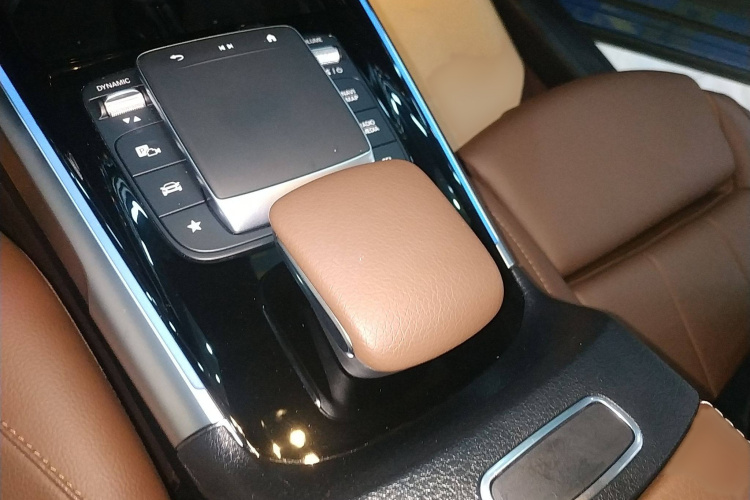 奔驰GLB 2024款 GLB 220 4MATIC局部细节18