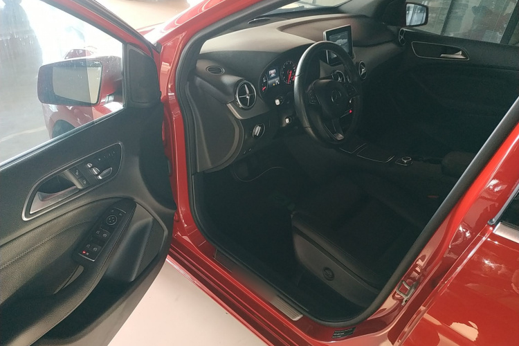 奔驰B级 2015款 B 200 时尚型中控内饰20