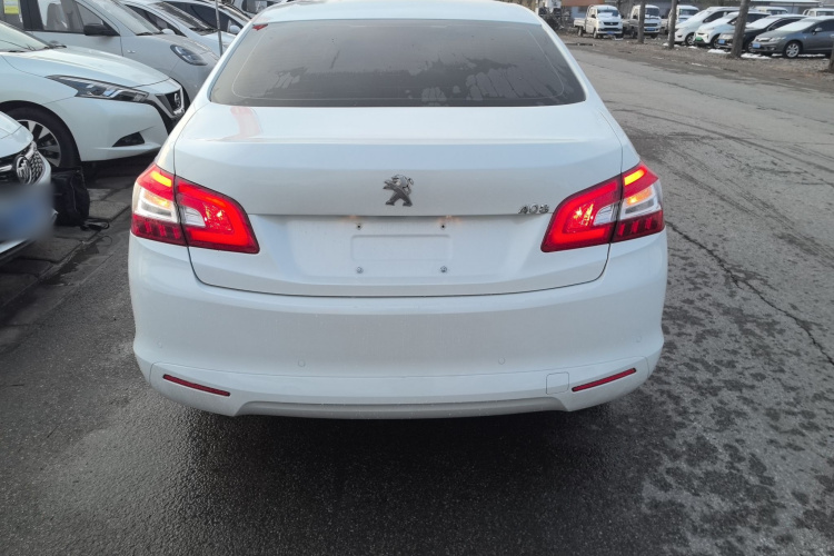 标致408 2015款 1.2T 自动豪华版车身外观6