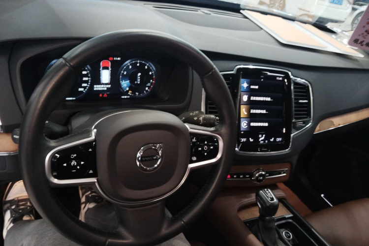 沃尔沃XC90 2020款 T6 智逸豪华版 7座中控内饰12