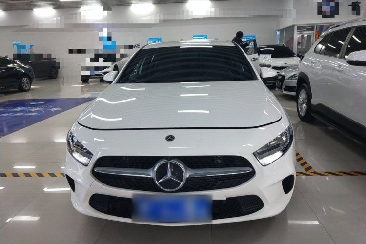 奔驰A级(进口) 2020款 A 180车身外观2