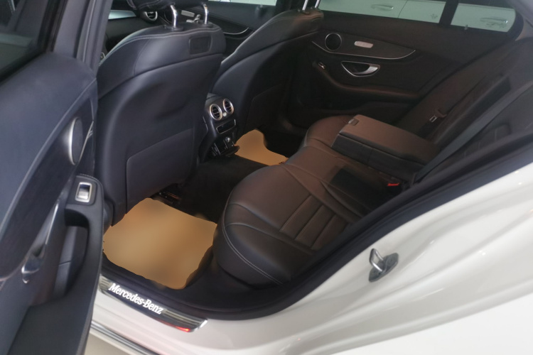 奔驰C级 2019款 C 260 L中控内饰21